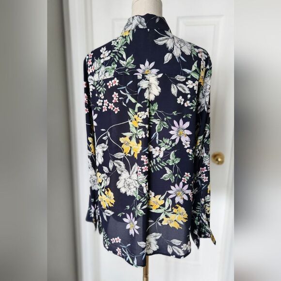 NWOT H&M Navy Floral Blouse - Size 6 - Picture 2 of 9
